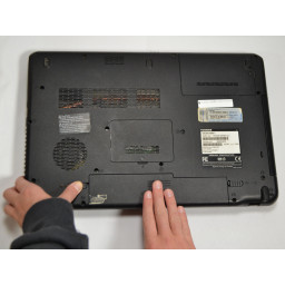 Шаг 3 Замена экрана Toshiba Satellite A660-ST3NX2X 