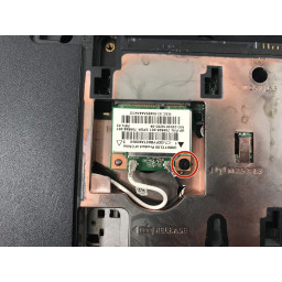 Шаг 7 Замена модуля беспроводной локальной сети HP Pavilion 17-e117dx 