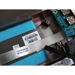 Шаг 19 Замена карты Wi-Fi HP 250 G3 удаление usb pcb