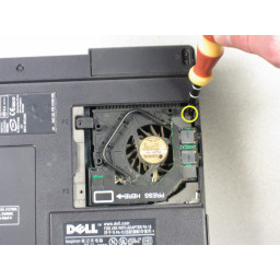 Шаг 4 Dell Inspiron 9100 Fan 2 Замена 