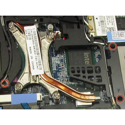 Шаг 17 Замена сенсорной панели Dell Latitude D630 