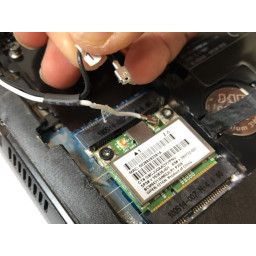 Шаг 7 Замена беспроводной карты HP Mini 210-1199DX 