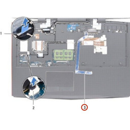 Шаг 2 Замена дисплея Dell Alienware M18x в сборе Отсоединение соединительного кабеля видеокарты