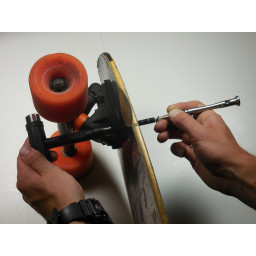 Шаг 1 Техническое обслуживание Longboard или Skateboard Truck 