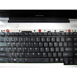 Шаг 2 Замена клавиатуры Toshiba Satellite L455-S5975 