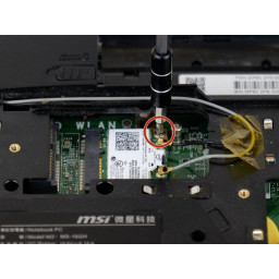 Шаг 9 Замена беспроводной карты MSI GP60 2PE Leopard 