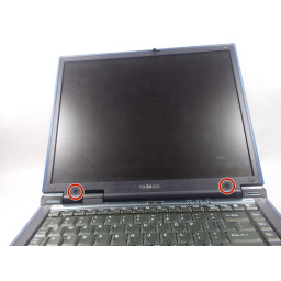 Шаг 4 Замена экрана Toshiba Satellite 2430-S255 