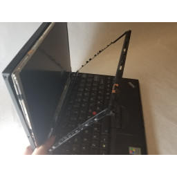 Шаг 2 Замена экрана Lenovo ThinkPad X61 