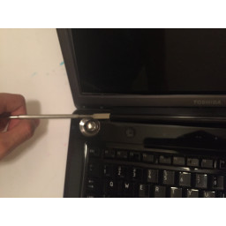 Шаг 7 Замена ЖК-экрана Toshiba Satellite A305-S6848 