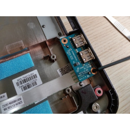 Шаг 19 Замена карты Wi-Fi HP 250 G3 удаление usb pcb